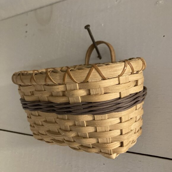VTG Woven Wall Basket Artisan Handmade Cottagecore Farmhouse Decor Small Signed - Picture 3 of 10